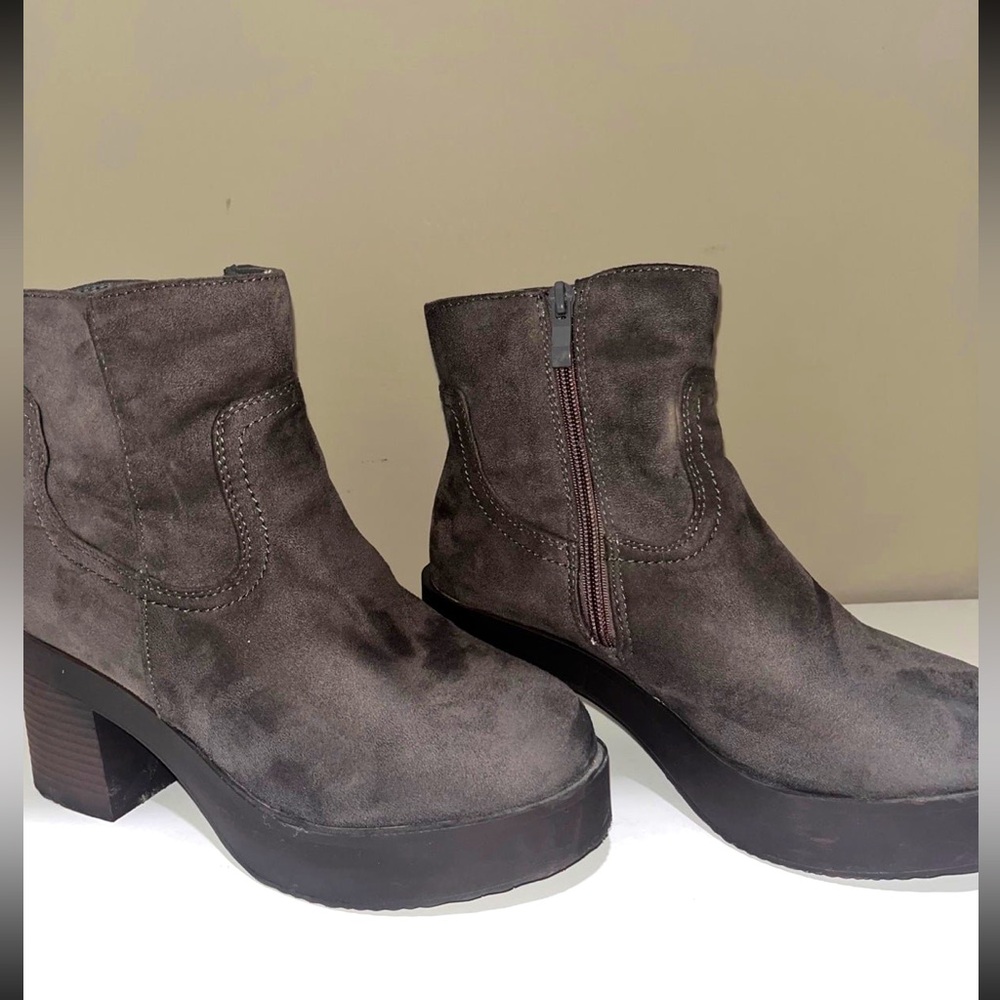 Woman’s 7.5 Booties